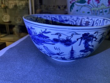 Un bol en porcelaine de Chine en bleu et blanc &agrave; d&eacute;cor d'un paysage, Wanli